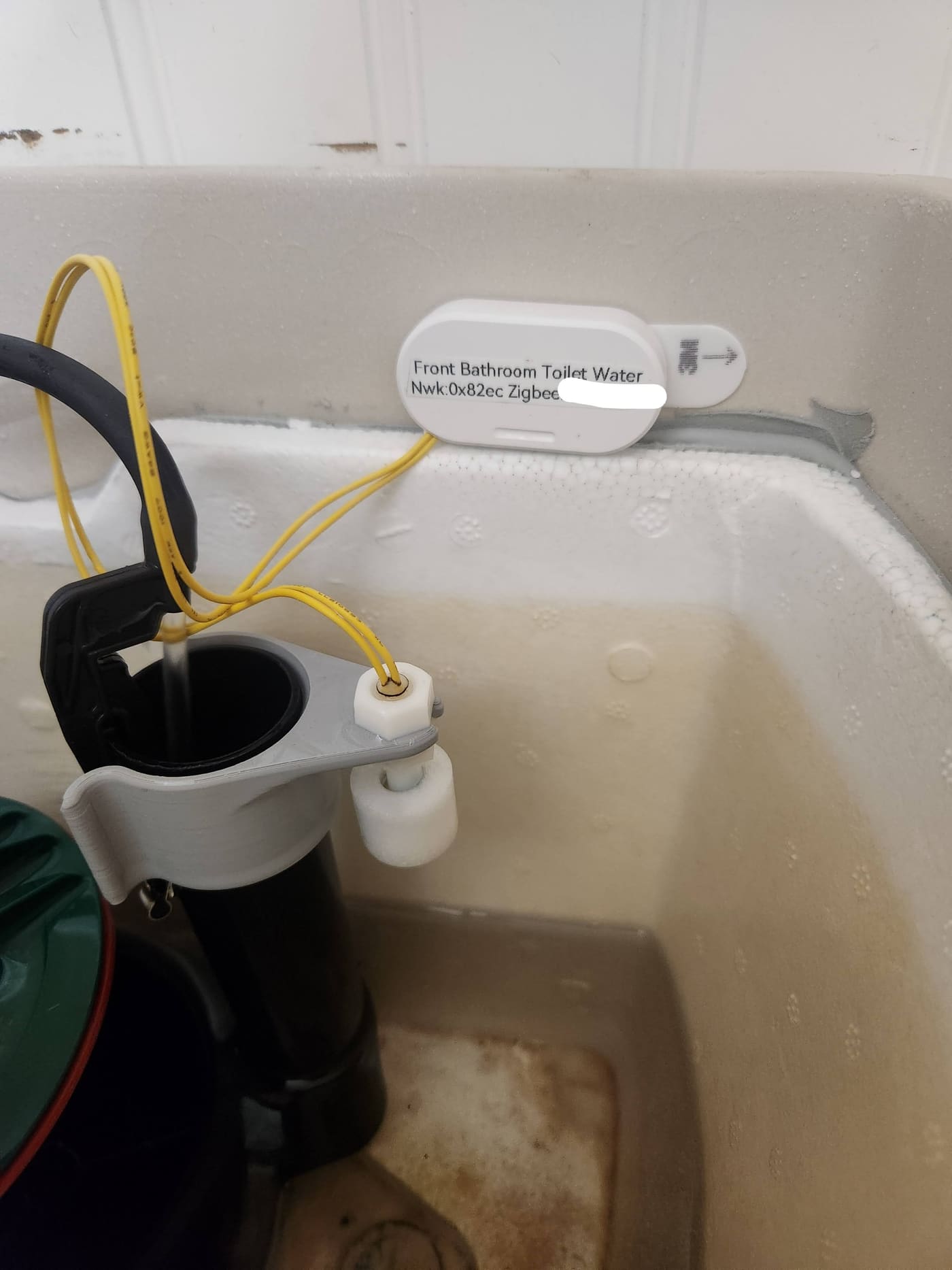 Clip and float switch installed on the overflow tube, tank drained during a flush